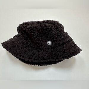 Athleta Girl Snowed In sherpa fleece bucket hat - size medium/large